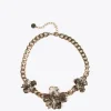 Collar dorado con flores