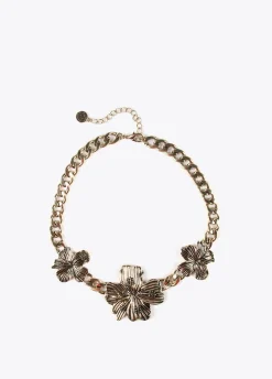 Collar dorado con flores
