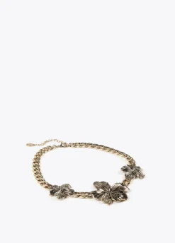 Collar dorado con flores