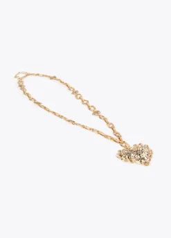 Collar dorado largo con corazón