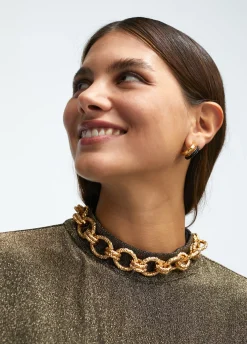 Collar gargantilla dorada con textura