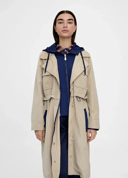 Gabardina con capucha