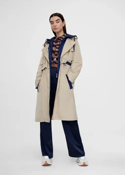 Gabardina con capucha