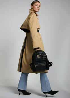 Gabardina detalle logo
