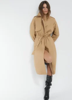 Gabardina detalle logo