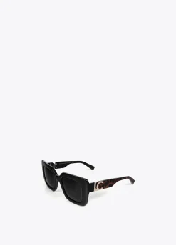Gafas de sol fabricadas en acetato con forma cuadrada. Varillas personalizadas.