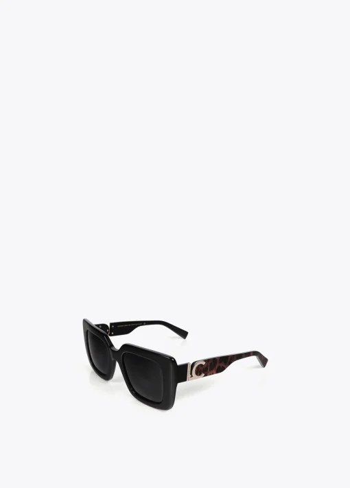 Gafas de sol fabricadas en acetato con forma cuadrada. Varillas personalizadas.