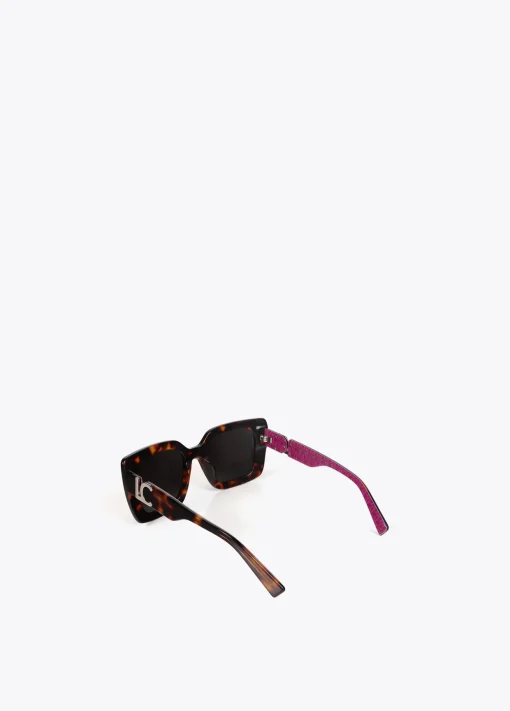 Gafas de sol fabricadas en acetato con forma cuadrada. Varillas personalizadas.