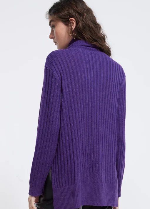 Jersey cuello alto con tachas