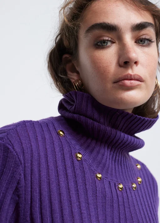 Jersey cuello alto con tachas
