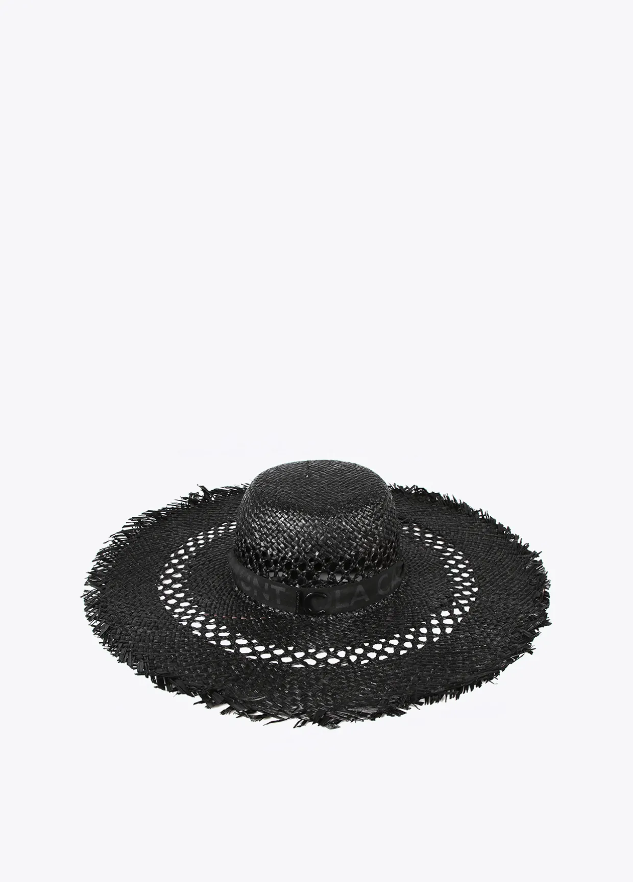 Pamela con flecos y logo