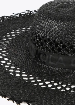 Pamela con flecos y logo