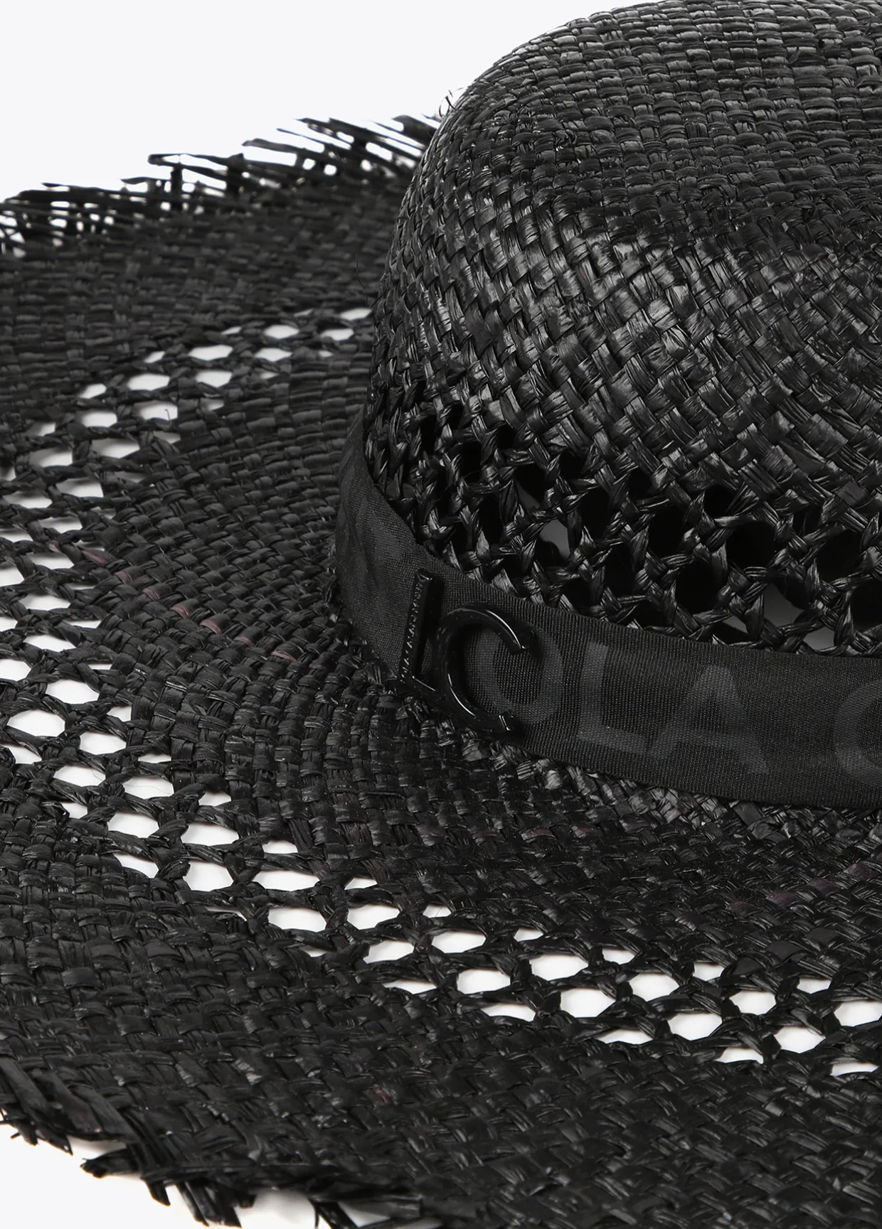 Pamela con flecos y logo