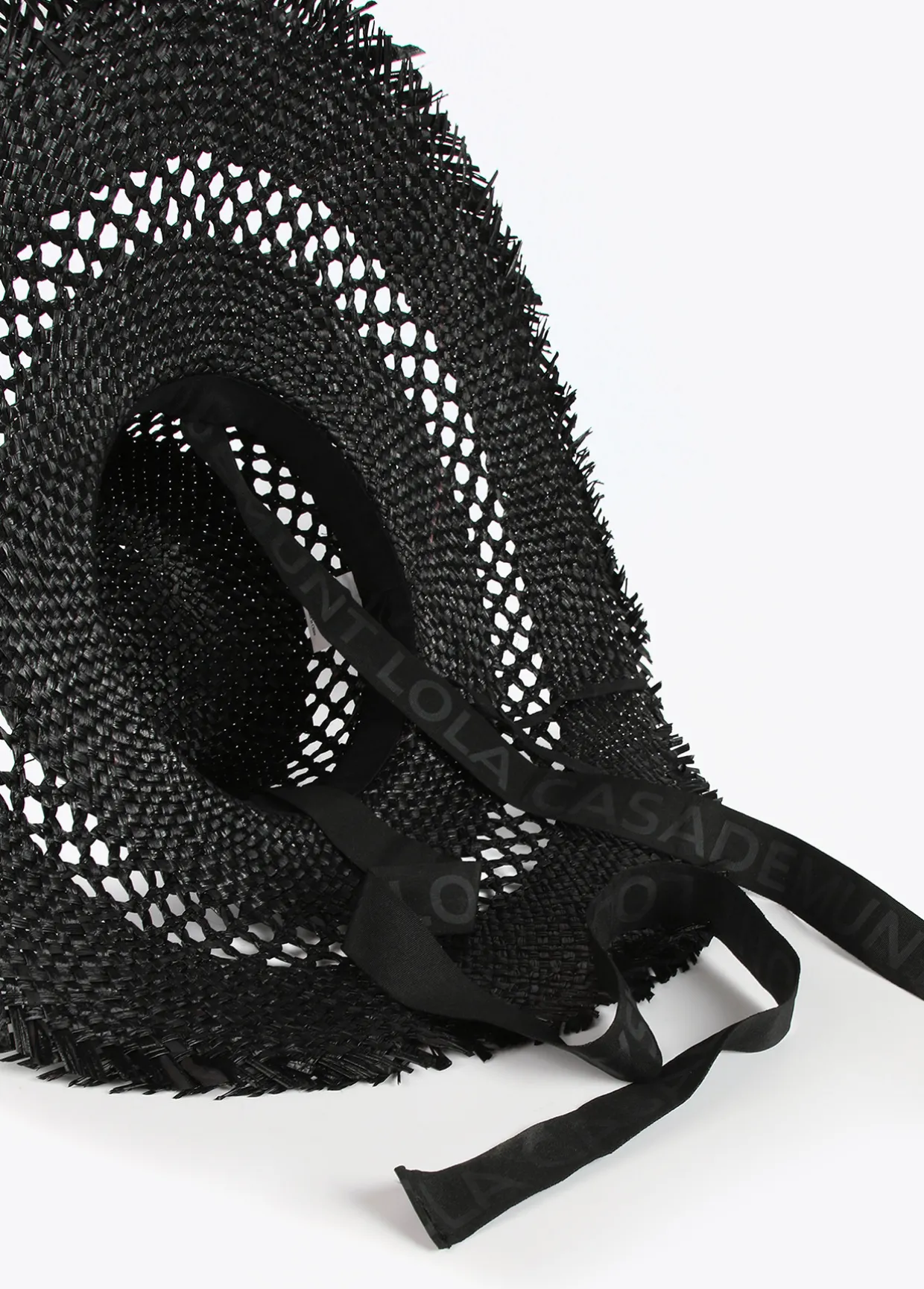 Pamela con flecos y logo