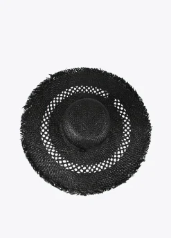 Pamela con flecos y logo