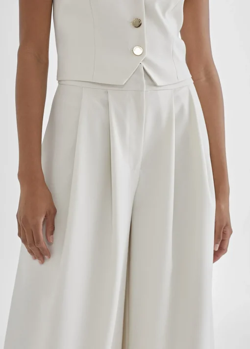 Pantalón ancho y fluído