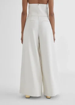 Pantalón ancho y fluído