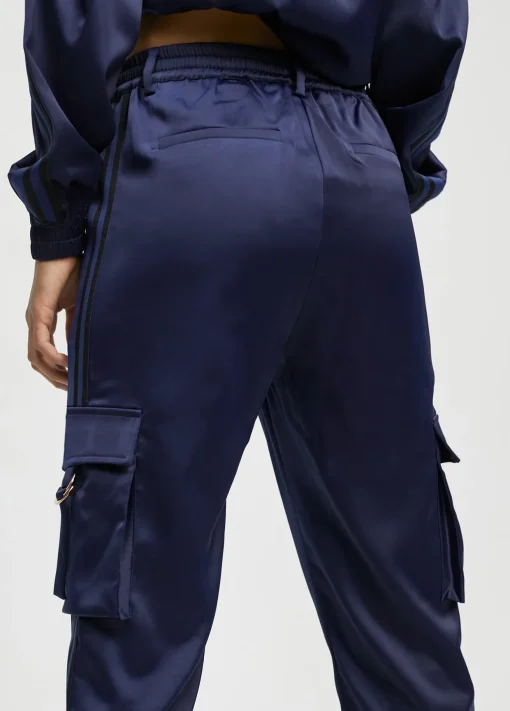 Pantalón cargo satinado