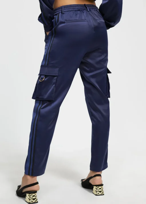 Pantalón cargo satinado