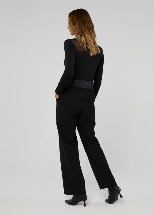 Pantalón detalle cintura