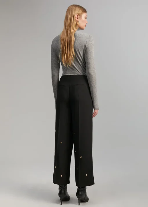 Pantalón detalle eyelets