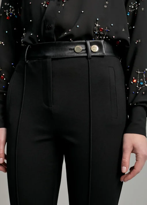 Pantalón detalles efecto piel