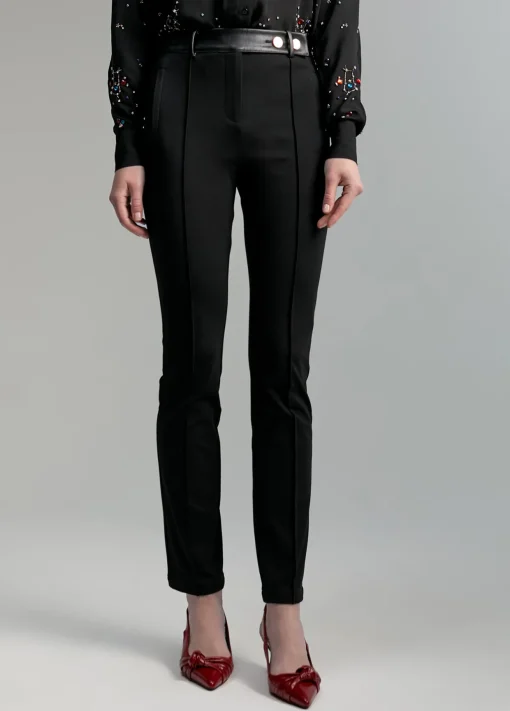 Pantalón detalles efecto piel