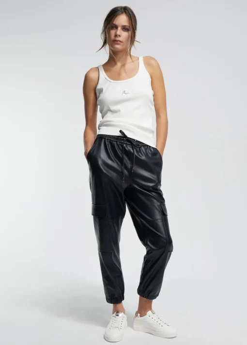 Pantalón efecto piel