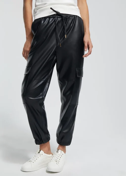 Pantalón efecto piel