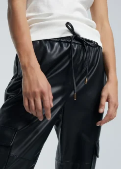 Pantalón efecto piel