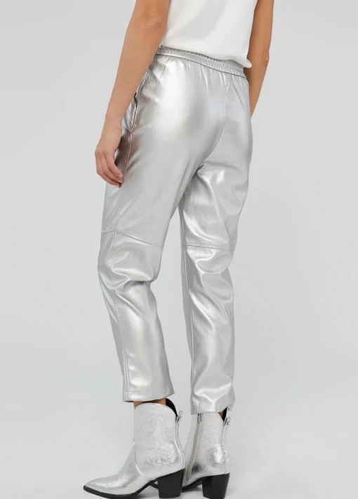 Pantalón plateado