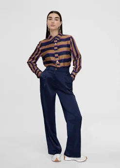 Pantalón recto con bolsillos