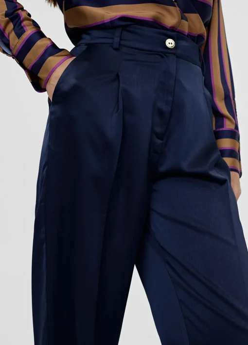 Pantalón recto con bolsillos