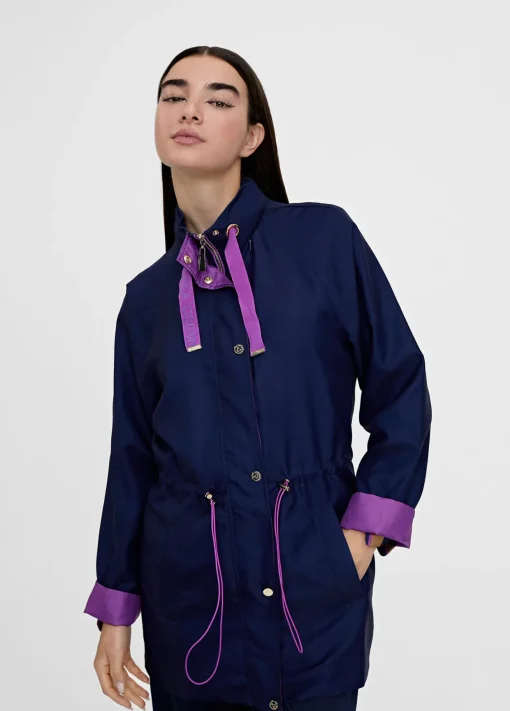 Parka con capucha