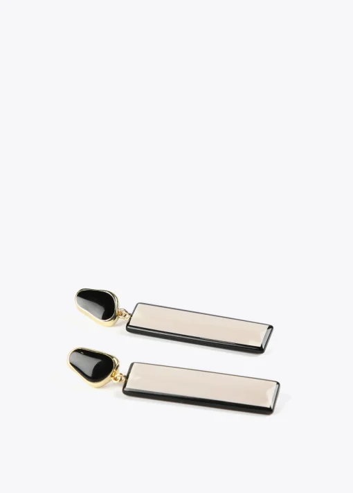 Pendientes blanco y negro