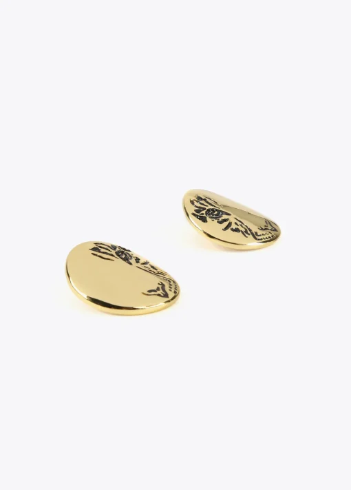 Pendientes de botón dorados