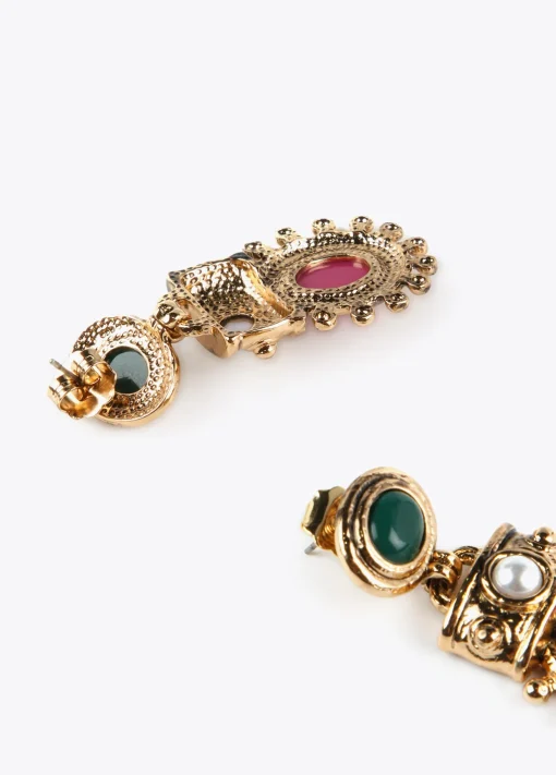 Pendientes dorados con piedras