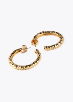 Pendientes dorados con textura