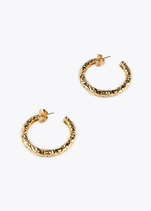 Pendientes dorados con textura