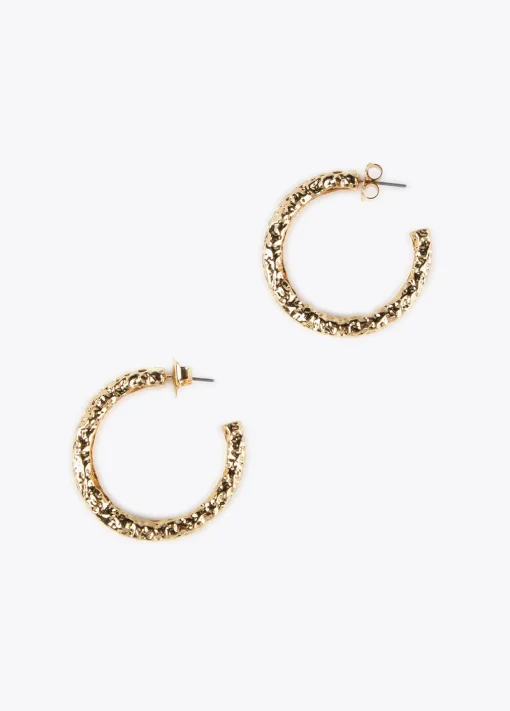 Pendientes dorados con textura