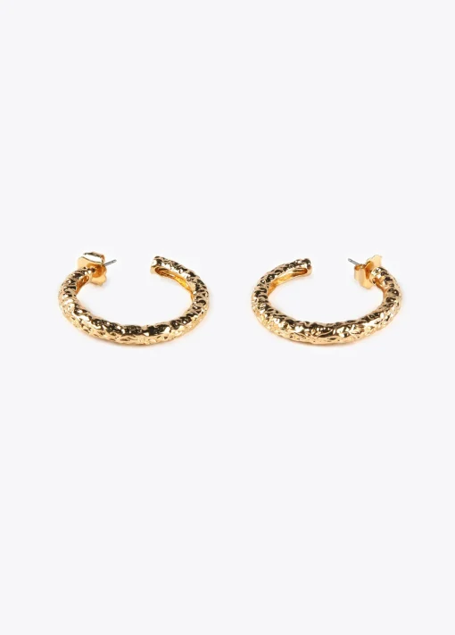 Pendientes dorados con textura