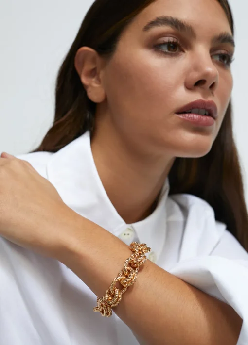 Pulsera de cadena dorada