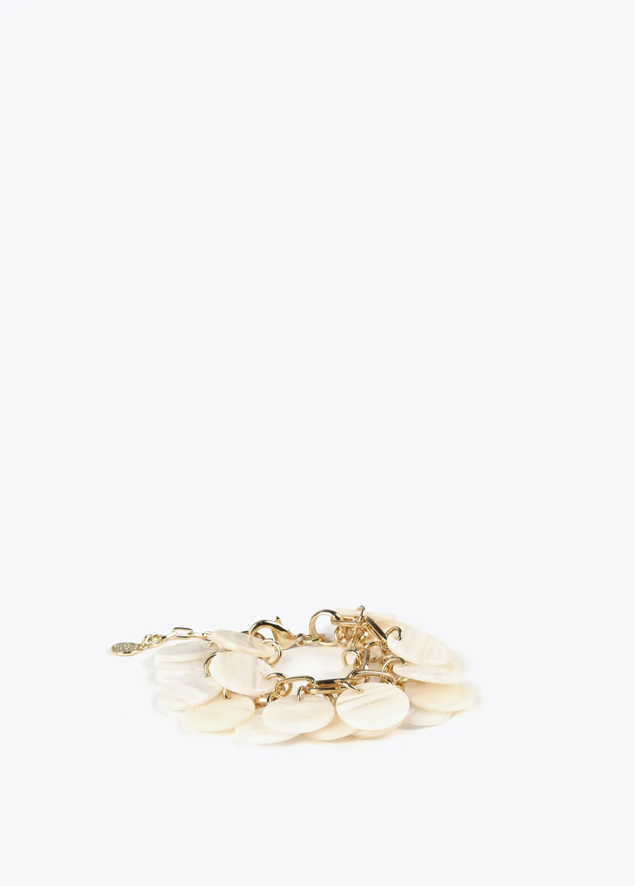 Pulsera dorada y nacarada