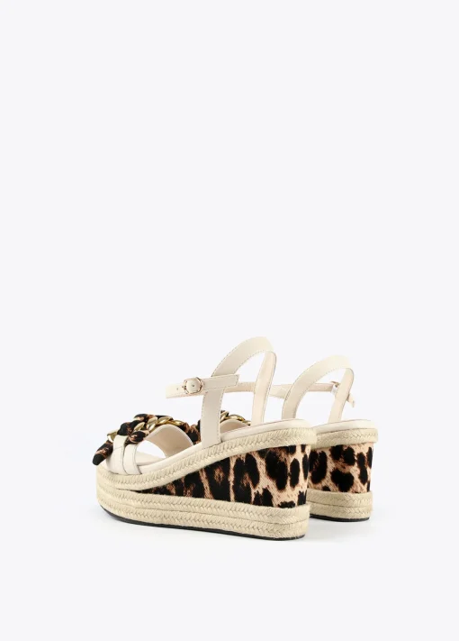 Sandalia cuña con estampado animal