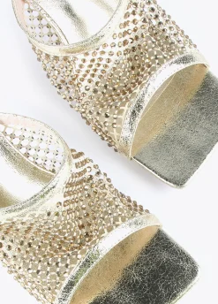 Sandalia de tacón y malla de strass