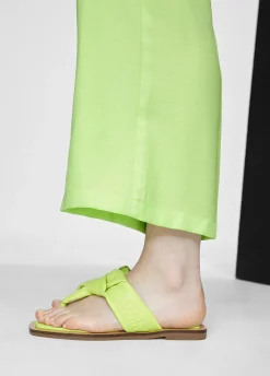 Sandalia plana de dedo