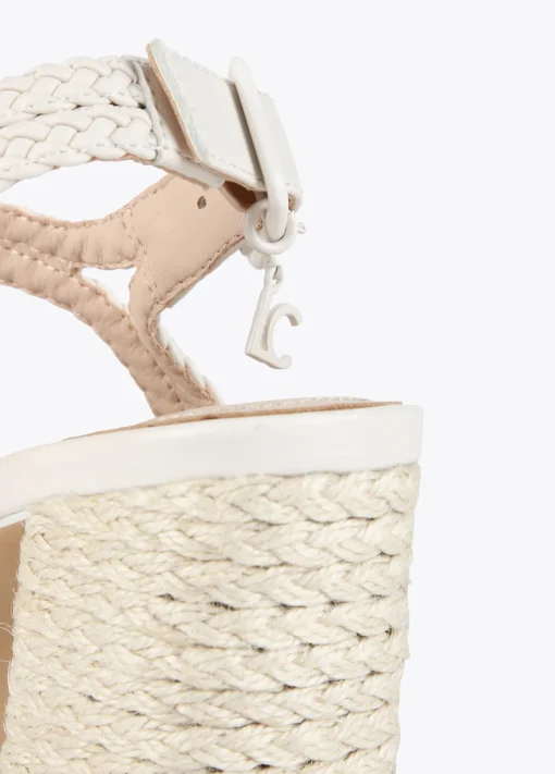 Sandalia plataforma y efecto crochet
