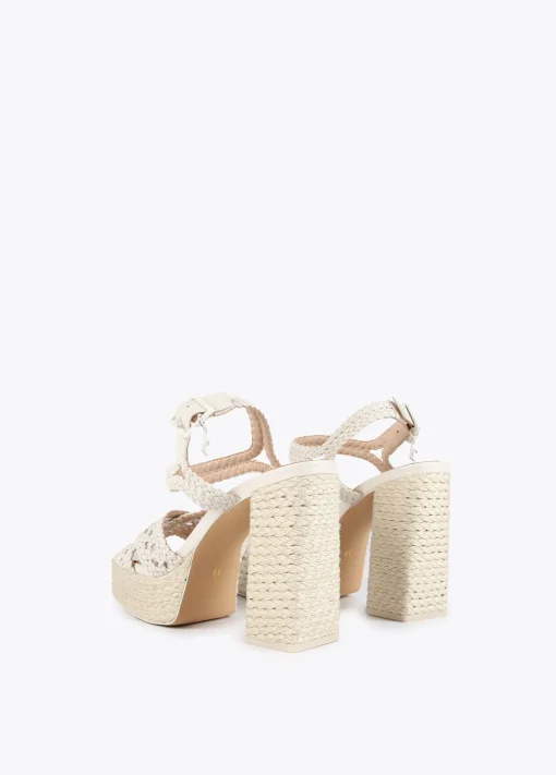 Sandalia plataforma y efecto crochet