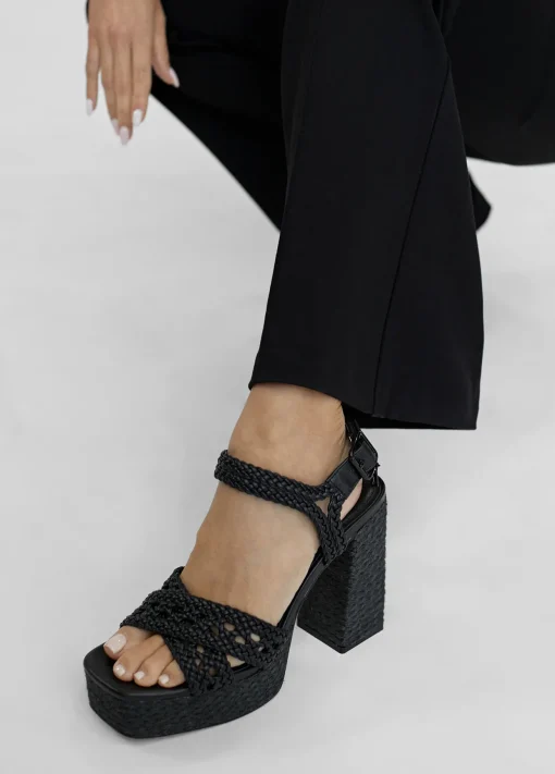 Sandalia plataforma y efecto crochet