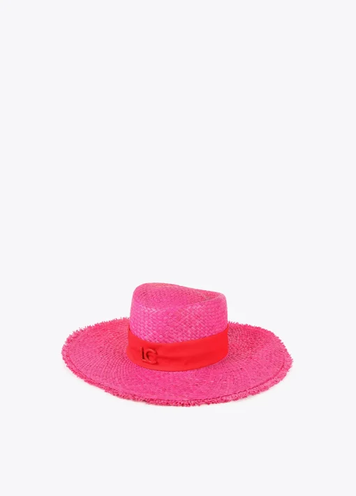 Sombrero con ala ancha